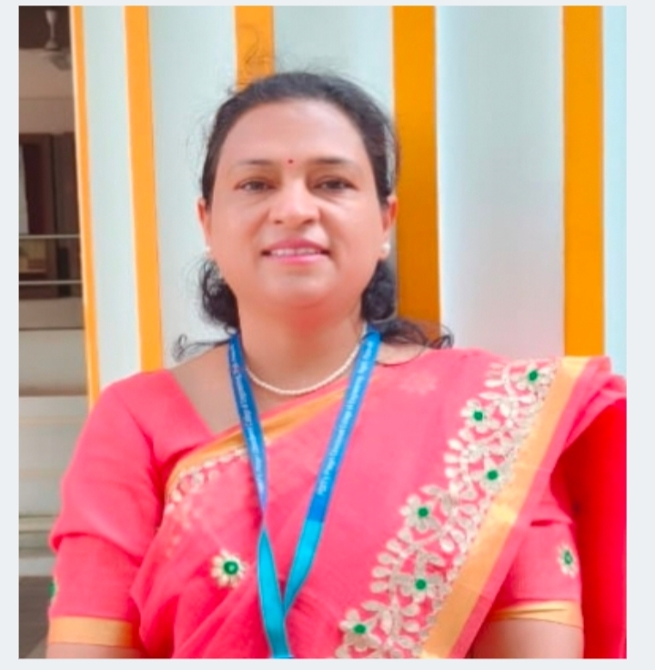 Dr Deepti Khurge